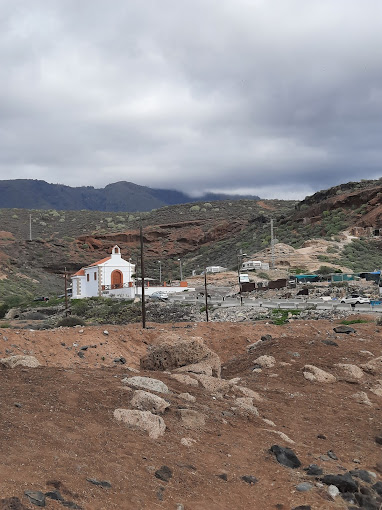 La Casa del Capitán - ermita-chapel-with-flag